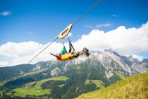 Huiiii.... Es geht nur bergab mit dem Flying Fox XXL in Leogang. • © Saalfelden Leogang Touristik GmbH / Foto Bause